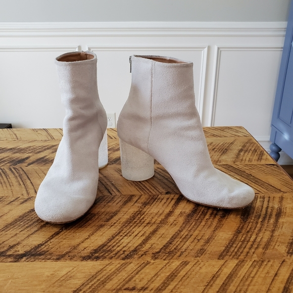 Maison Martin Margiela Shoes - MAISON MARTIN MARGIELA | White Suede Ankle Booties